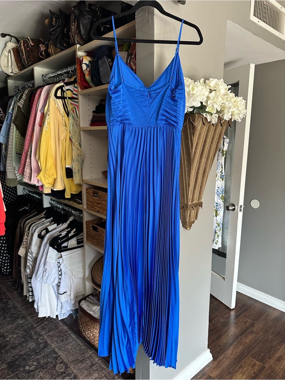 Elegant Blue Pleated Spaghetti-Strap Maxi Dress - Picture 5 of 6